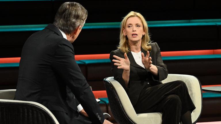 Bundesbildungsministerin Karin Prien (CDU) spricht in der Sendung "Markus Lanz" am 9. Dezember 2025.