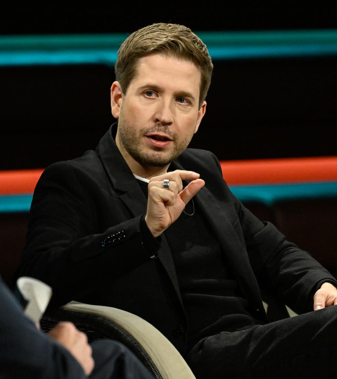 Ex-SPD-Generalsekretär Kevin Kühnert spricht in der Sendung "Markus Lanz" am 11. Dezember 2025.