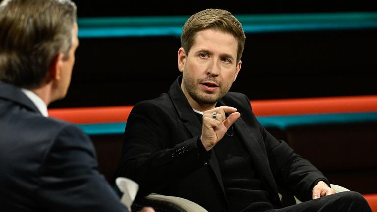 Ex-SPD-Generalsekretär Kevin Kühnert spricht in der Sendung "Markus Lanz" am 11. Dezember 2025.