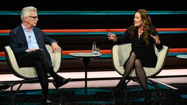Thomas de Maizière (CDU) und Janine Wissler (Die Linke) diskutieren bei "Markus Lanz" am 13. Mai.