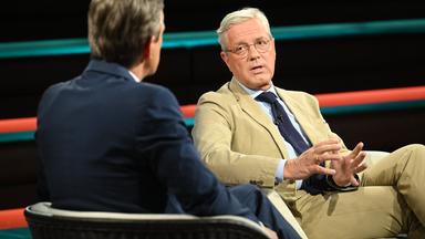 Der CDU-Außenpolitiker Norbert Röttgen diskutiert in der Sendung "Markus Lanz" am 17. Juni 2025.