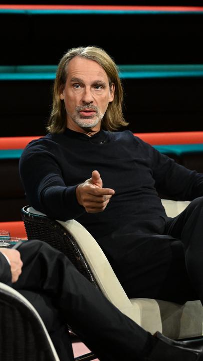 Richard David Precht spricht in der Sendung "Markus Lanz" am 27. November 2025.