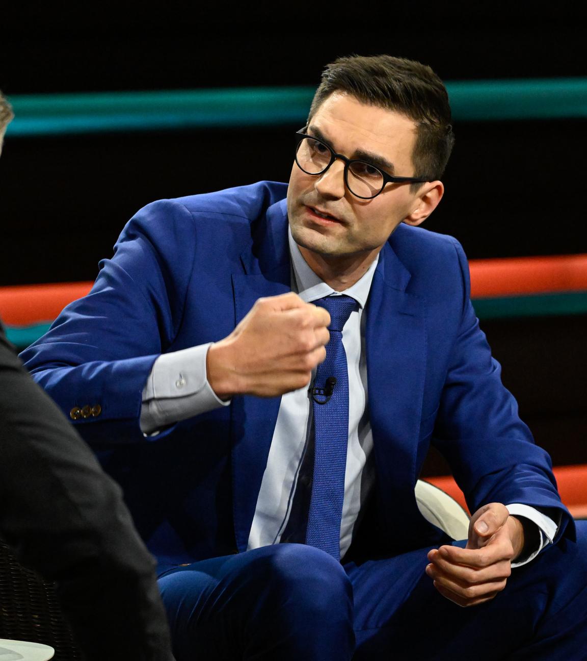 Vize-Fraktionschef der Union Sepp Müller spricht in der Sendung "Markus Lanz" am 3. Dezember 2025.