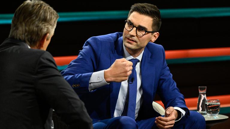 Vize-Fraktionschef der Union Sepp Müller spricht in der Sendung "Markus Lanz" am 3. Dezember 2025.