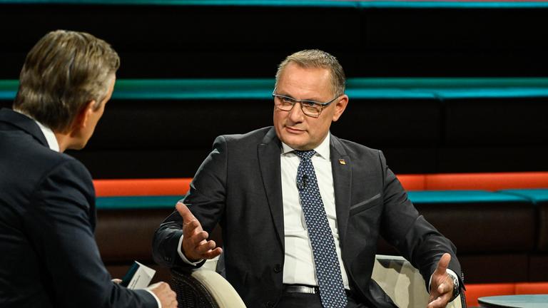 Der AfD-Vorsitzende Tino Chrupalla spricht in der Sendung "Markus Lanz" am 07.09.2026.