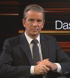 Markus Lanz spricht aus dem Studio, in dem er gerade für den Jahresrückblick mit dem ukrainischen Präsidenten Selenskyj gesprochen hat. 