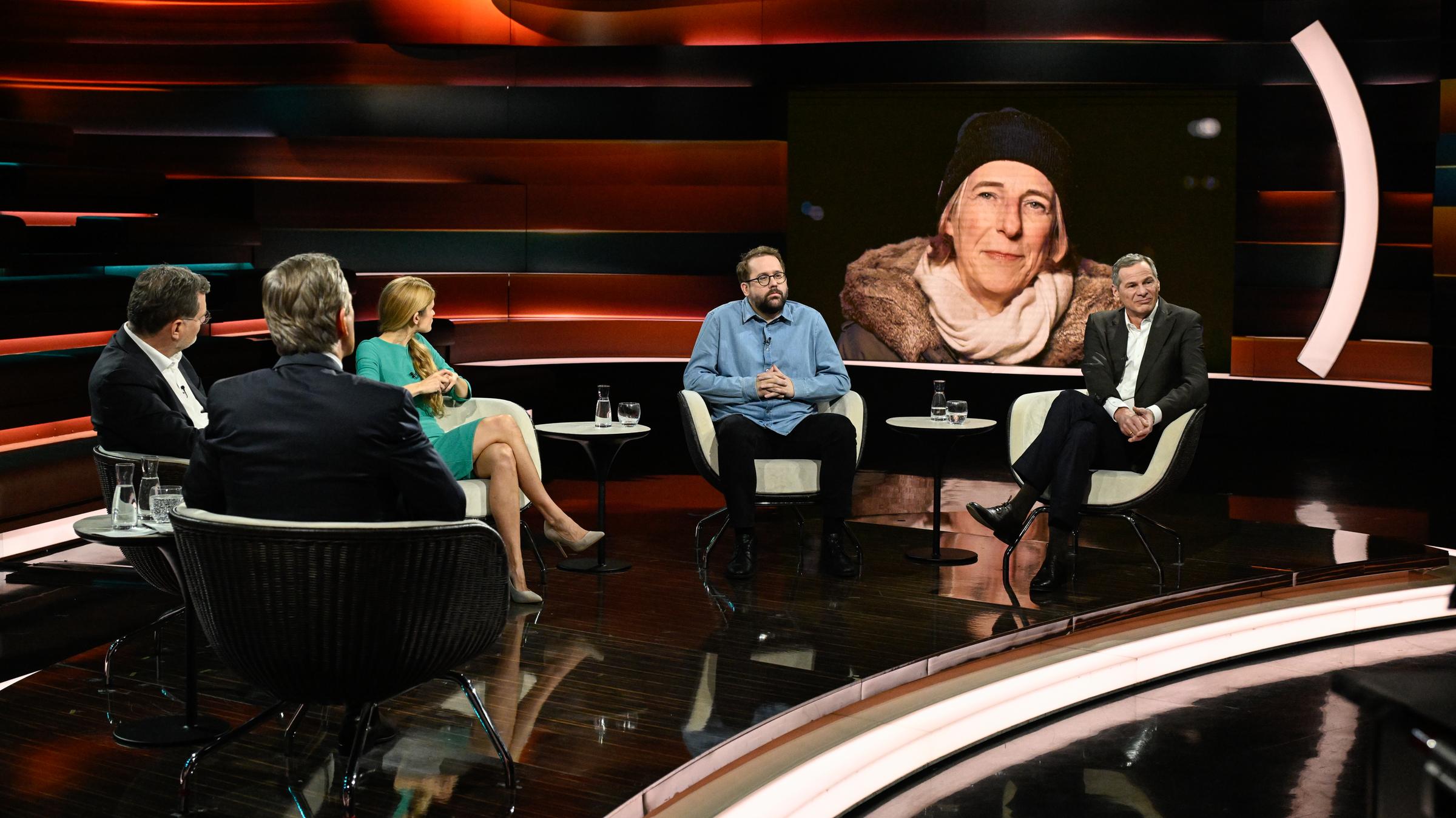 Wolfgang Schmidt, Ulrike Franke, Paul Ronzheimer,  Georg Mascolo und Katrin Eigendorf (Schalte) bei "Markus Lanz".