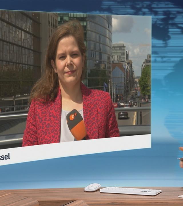 ZDF-Korrespondentin Lara Wiederking bei einem Schaltgespräch.