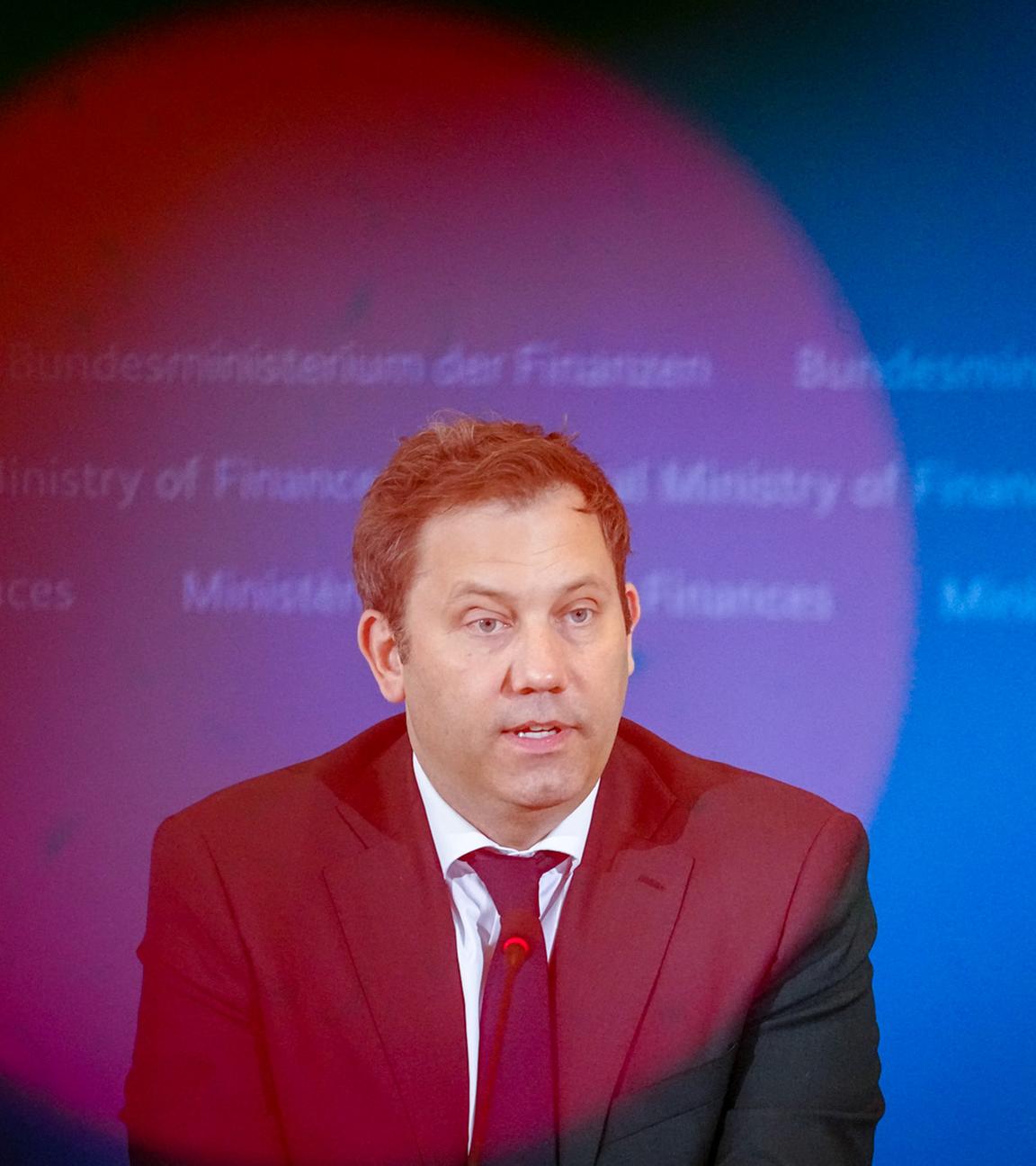 15.05.2025, Berlin: Lars Klingbeil (SPD), Bundesminister der Finanzen, Vizekanzler und SPD-Bundesvorsitzender, gibt eine Pressekonferenz in seinem Ministerium zur Prognose der Steuerschätzer.
