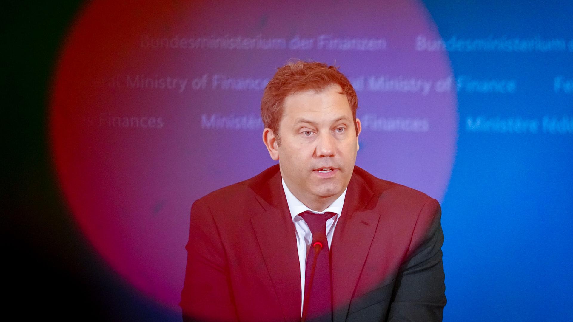 15.05.2025, Berlin: Lars Klingbeil (SPD), Bundesminister der Finanzen, Vizekanzler und SPD-Bundesvorsitzender, gibt eine Pressekonferenz in seinem Ministerium zur Prognose der Steuerschätzer.