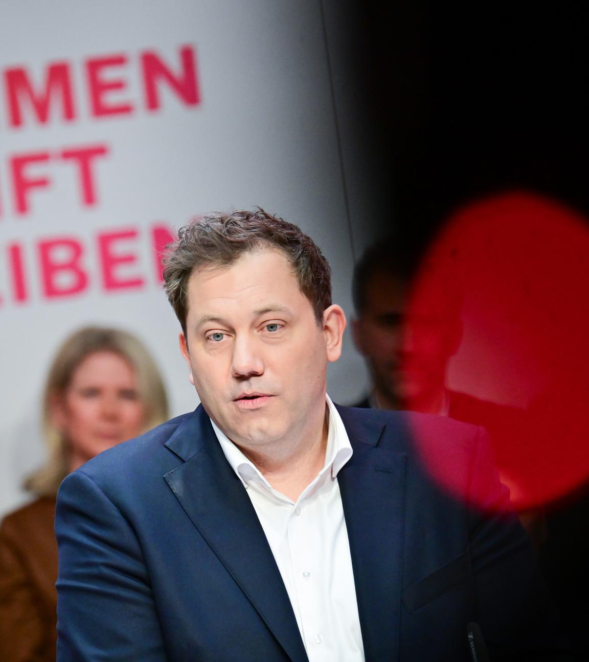 Lars Klingbeil, Vorsitzender der SPD, spricht am 07.02.2026 während der Jahresauftaktklausur des SPD-Parteivorstands unter dem Motto "Zusammen Zukunft Schreiben" im Willy-Brandt-Haus in Berlin. 