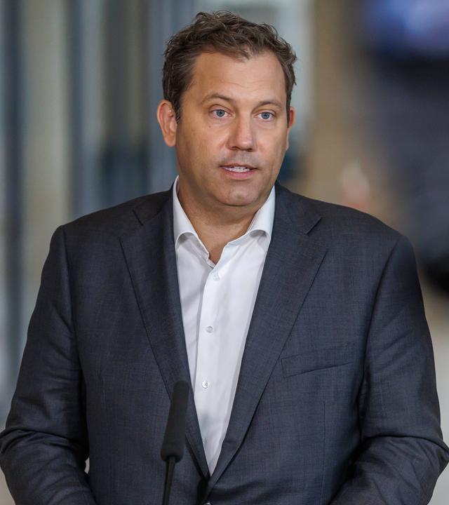 Lars Klingbeil (SPD), Bundesfinanzminister gibt ein Sstatement am 04.09.26 in Berlin. 