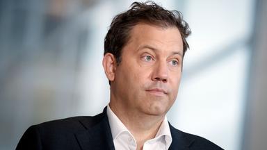 Lars Klingbeil beim Pressestatement zur Klausursitzung der SPD-Bundestagsfraktion im Reichstagsgebäude, aufgenomme am 04.09.2026