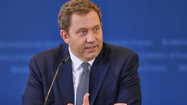 Bundesfinanzministerium: Pressekonferenz zur Sitzung des Stabilitaetsrates: Bundesminister der Finanzen Lars Klingbeil (SPD)