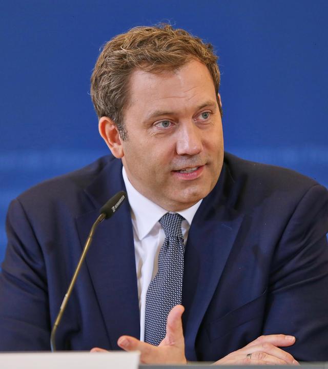 Bundesfinanzministerium: Pressekonferenz zur Sitzung des Stabilitaetsrates: Bundesminister der Finanzen Lars Klingbeil (SPD)