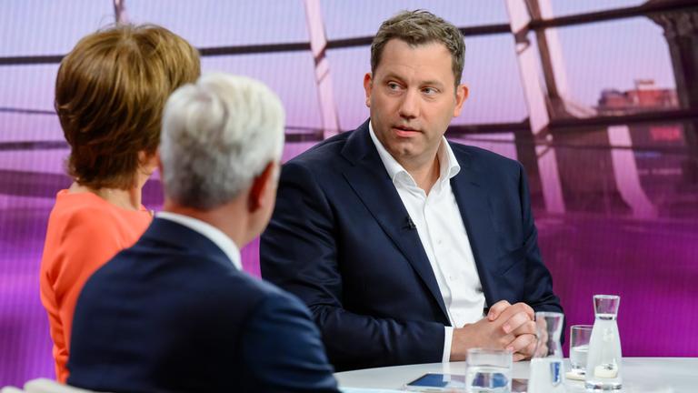 Lars Klingbeil bei "maybrit illner"