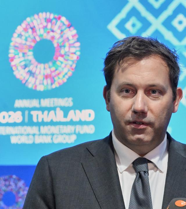  Bundesfinanzminister Lars Klingbeil (SPD) spricht im Rahmen der Jahrestagung des Internationalen Währungsfonds (IWF) während eines Statements. 