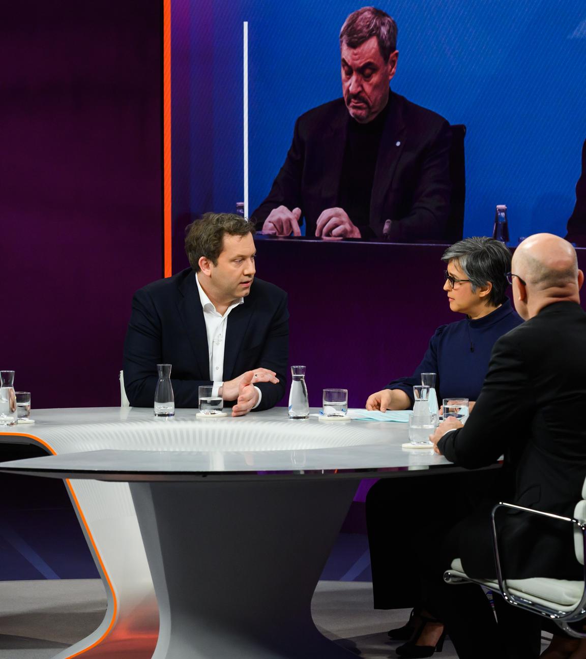 Bundesfinanzminister Lars Klingbei bei "maybrit illner" moderiert von Shakuntala Banerjee 