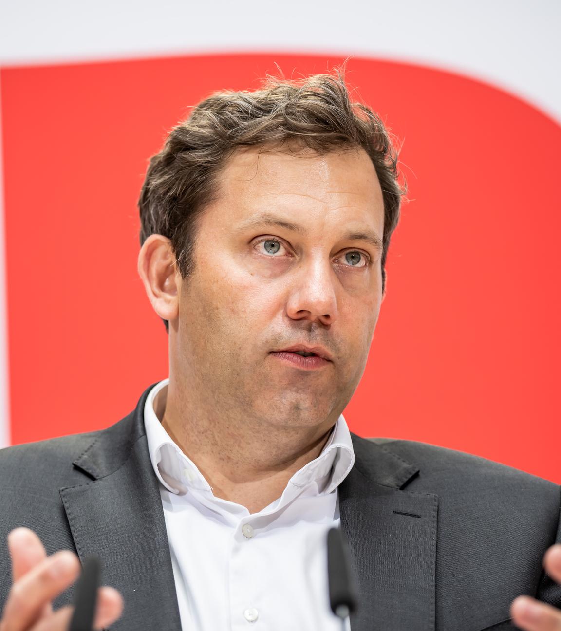 Archivbild: Lars Klingbeil spricht bei einer Pressekonferenz am 12.06.2023 im Willy-Brandt-Haus.