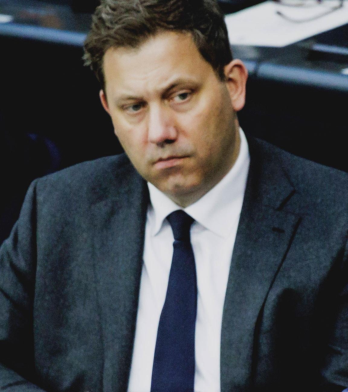 Lars Klingbeil (SPD), Bundesminister der Finanzen und Bundeskanzler Friedrich Merz (r, CDU) nehmen an der Pressekonferenz zu den Ergebnissen des Koalitionsausschusses am 18.03.2026 teil. 