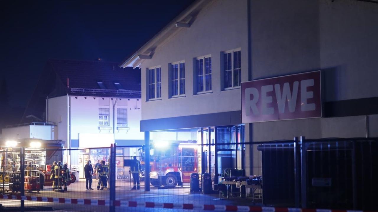 Zwei Schwerverletzte bei Einsturz von Supermarktdach