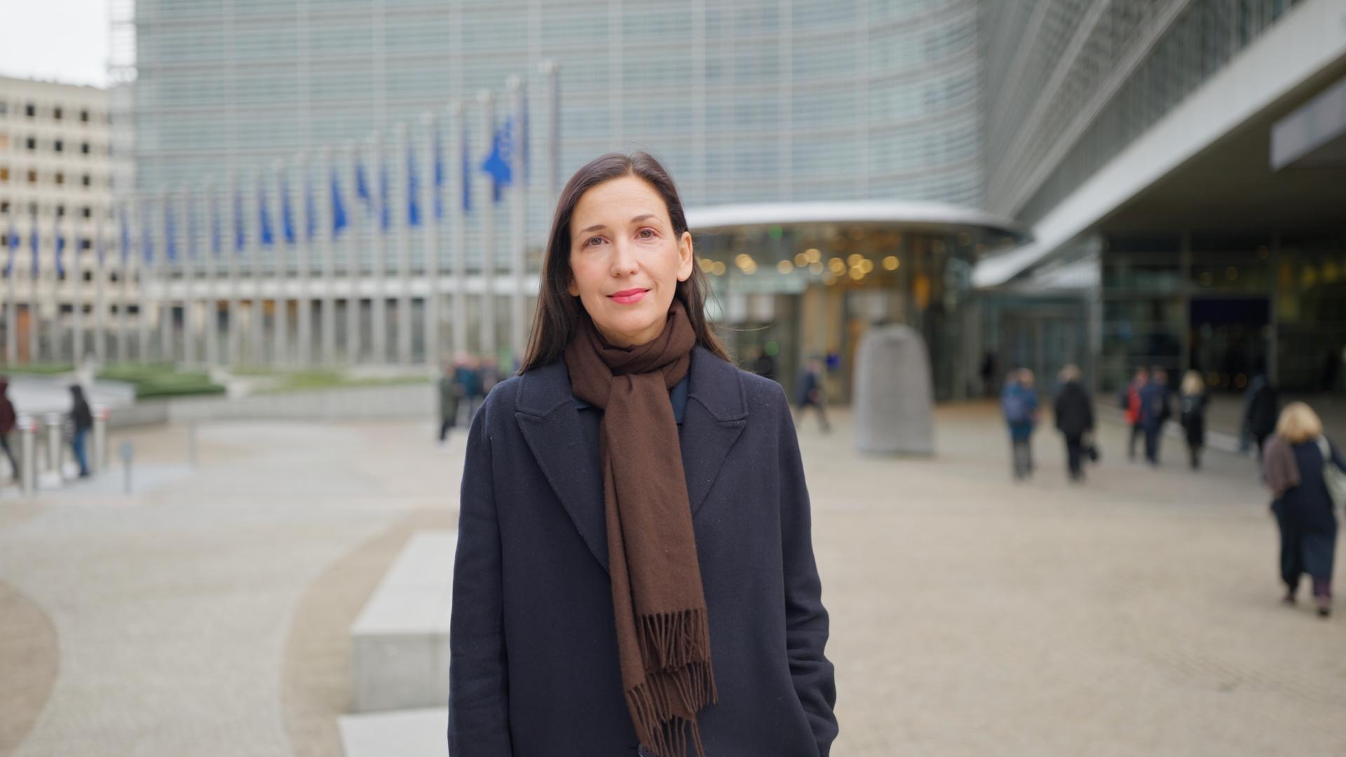 Laura König schaut in die Kamera.