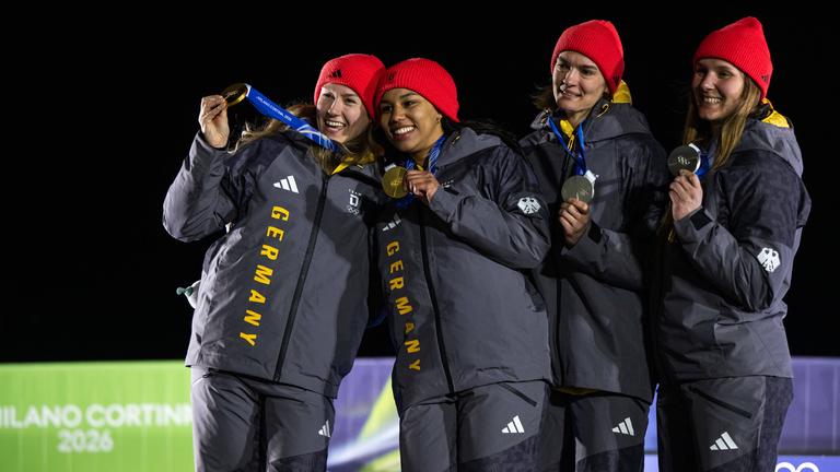 Laura Nolte, Deborah Levi, Lisa Buckwitz, Neele Schuten (Deutschland) jubeln. 