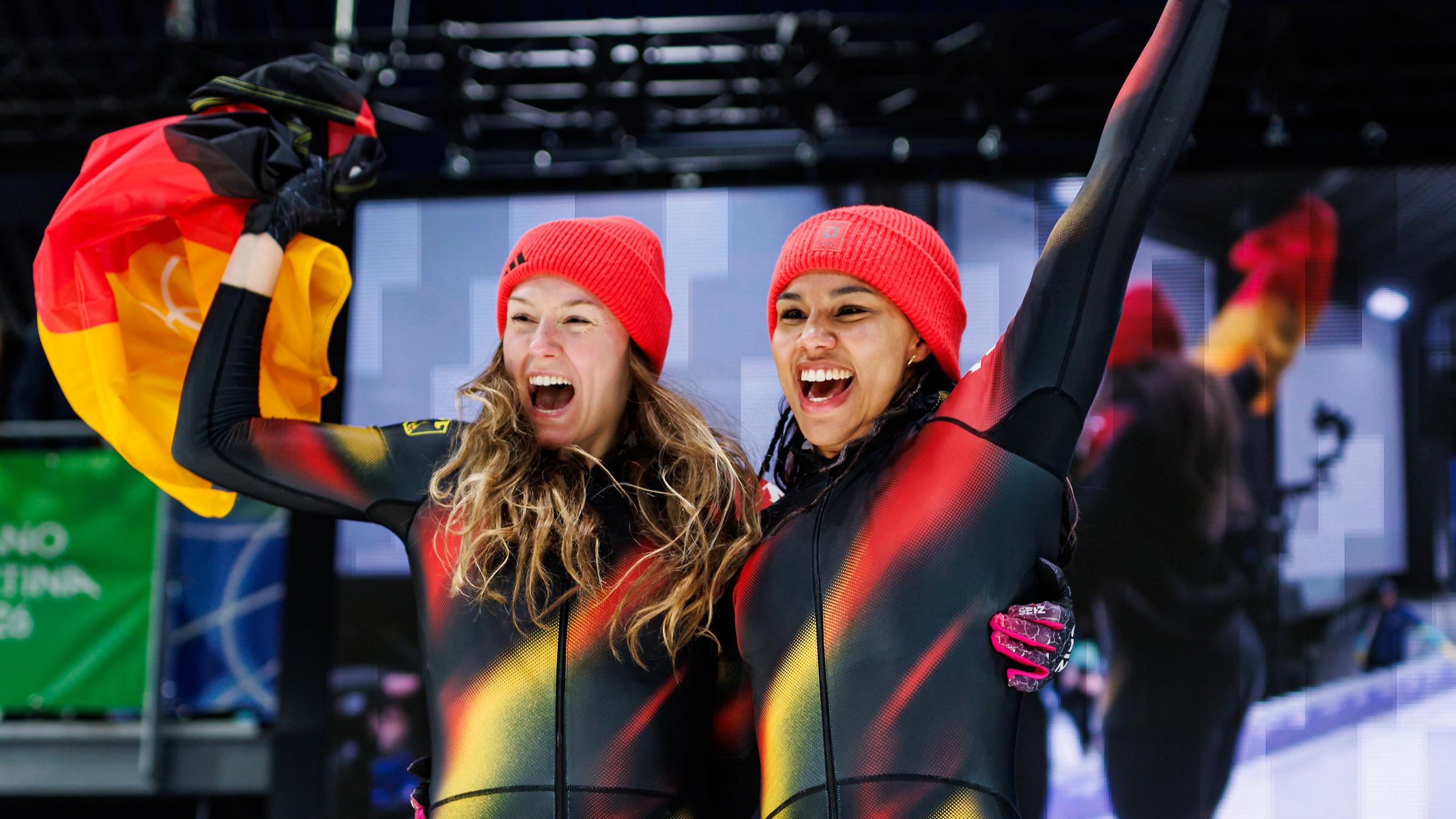 Die Olympiasiegerinnen Laura Nolte und Levi Deborah.