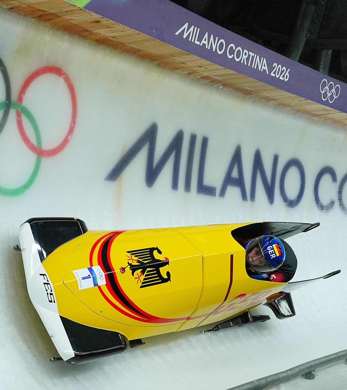 Laura Nolte (Pilotin) und Anschieberin Deborah Levi (Deutschland) in Aktion. 
