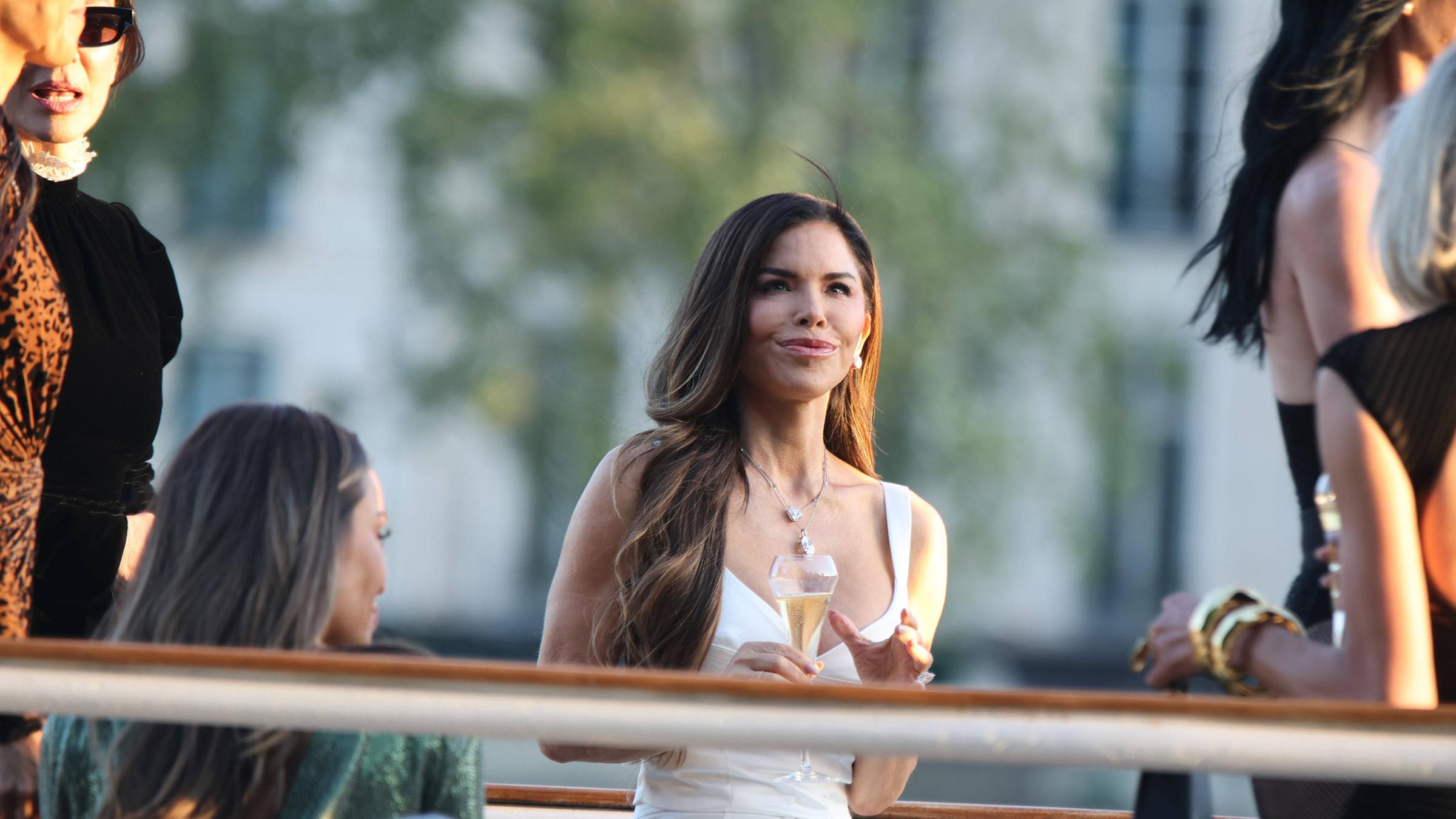 Lauren Sanchez mit ihren Freunden auf einem Boot 