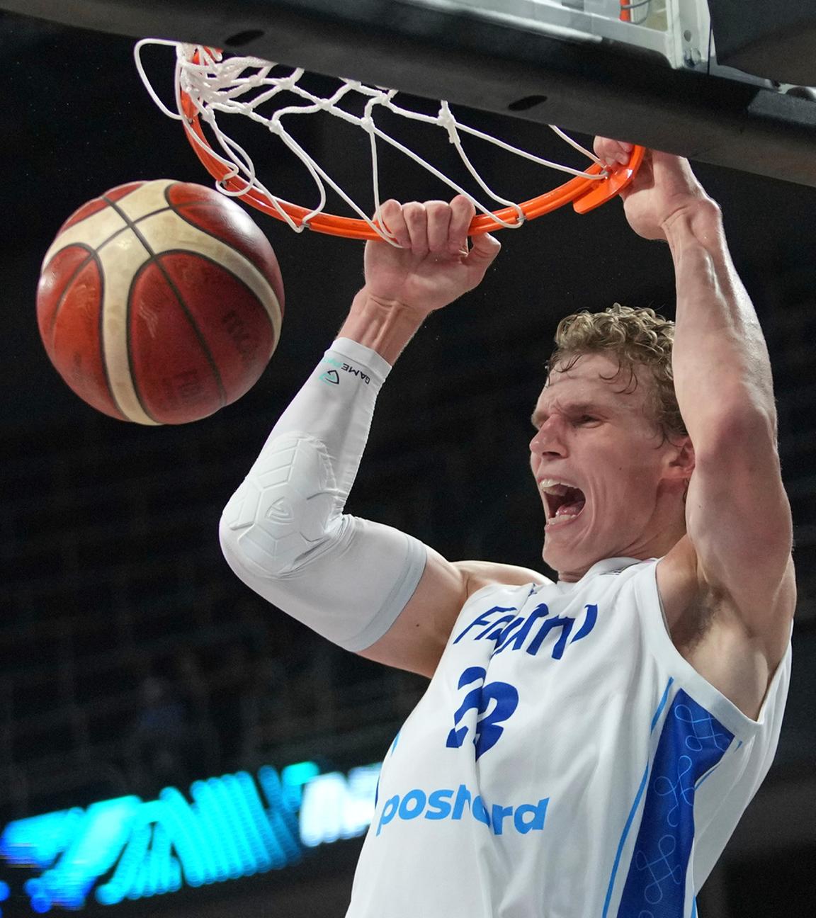 Finnlands Lauri Markkanen punktet im EM-Viertelfinale gegen Georgien in der Riga Arena, Lettland, am Mittwoch, 10. Sept. 2025.