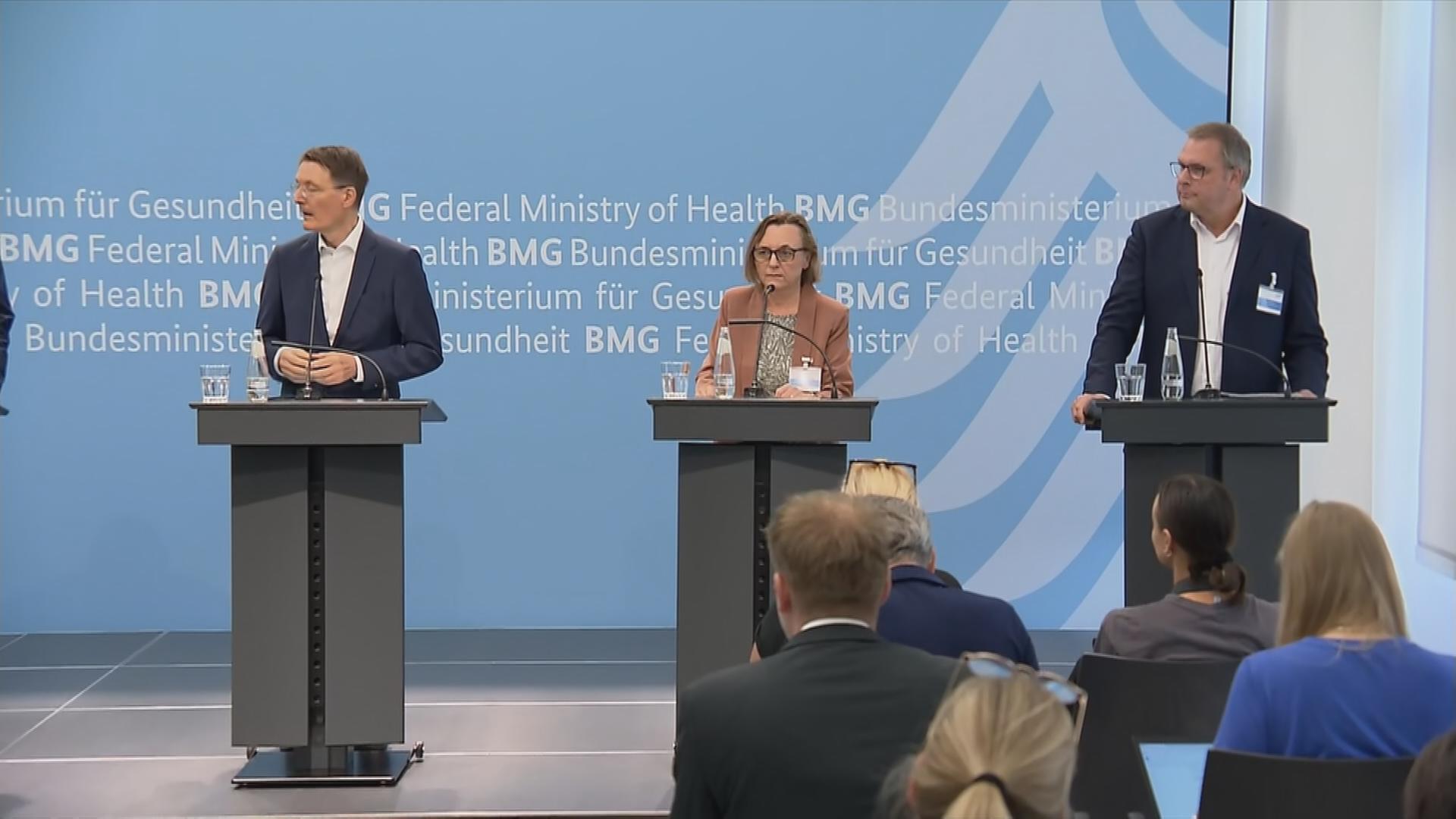Gesundheitsminister Lauterbach spricht bei Pressekonferenz