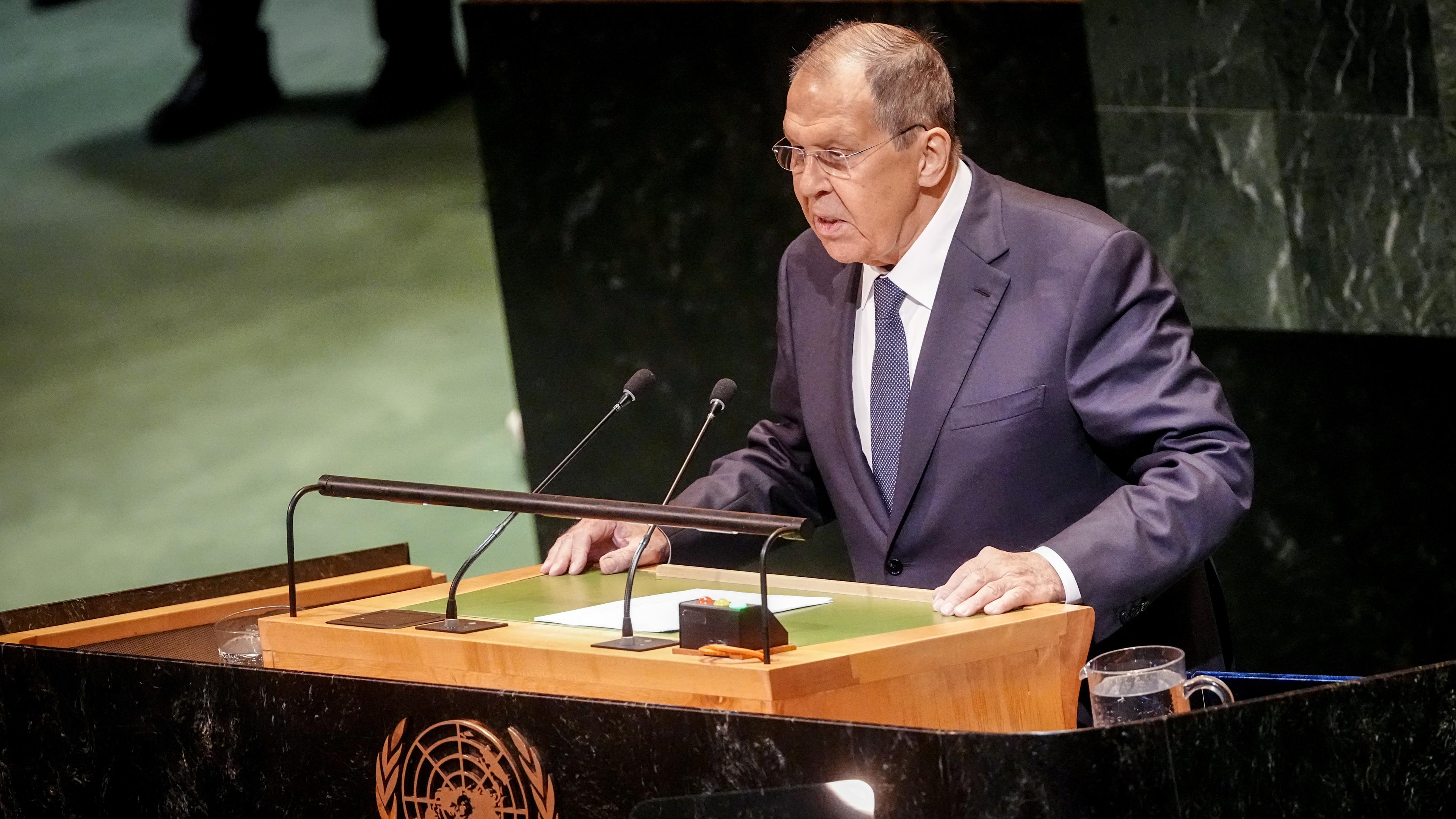 Sergej Lawrow, Außenminister von Russland, spricht bei der Generaldebatte der UN-Vollversammlung in New York. Zu dem größten diplomatischen Ereignis der Welt werden über mehrere Tage über 140 Staats- und Regierungschefs erwartet. 