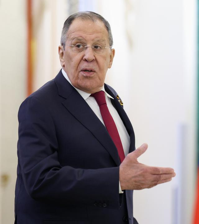 Der russische Außenminister Sergej Lawrow nimmt an einem Treffen zwischen dem russischen Präsidenten Wladimir Putin und dem slowakischen Premierminister Robert Fico teil. 
