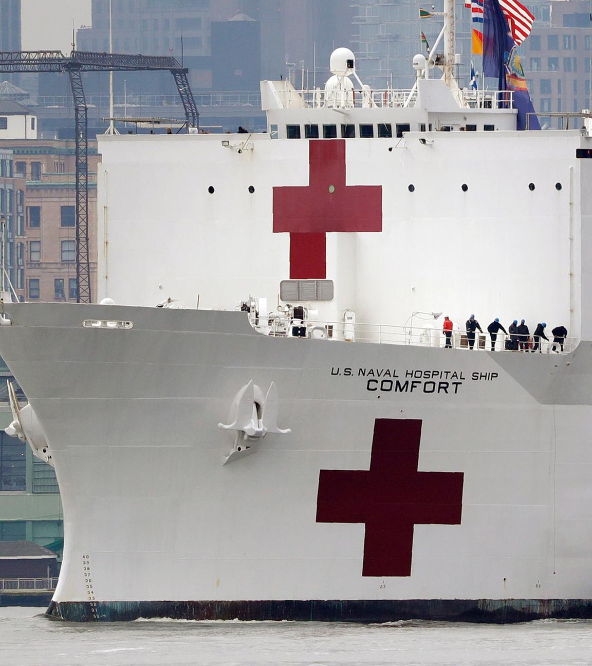 Das Lazarettschiff «USNS Comfort» der US-amerikanischen Marine kommt im Hafen von New York City an. (Archivbild)