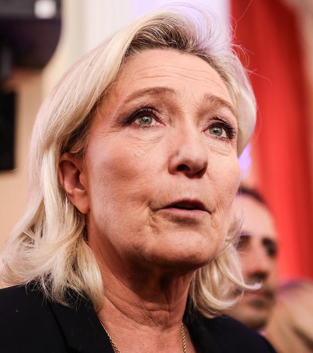 Das Gericht bestätigte das Urteil einer einjährigen Haftstrafe mit Fußfessel und dem Enzug des passiven Wahlrechts für 45 Monate, davon 30 auf Bewährung.