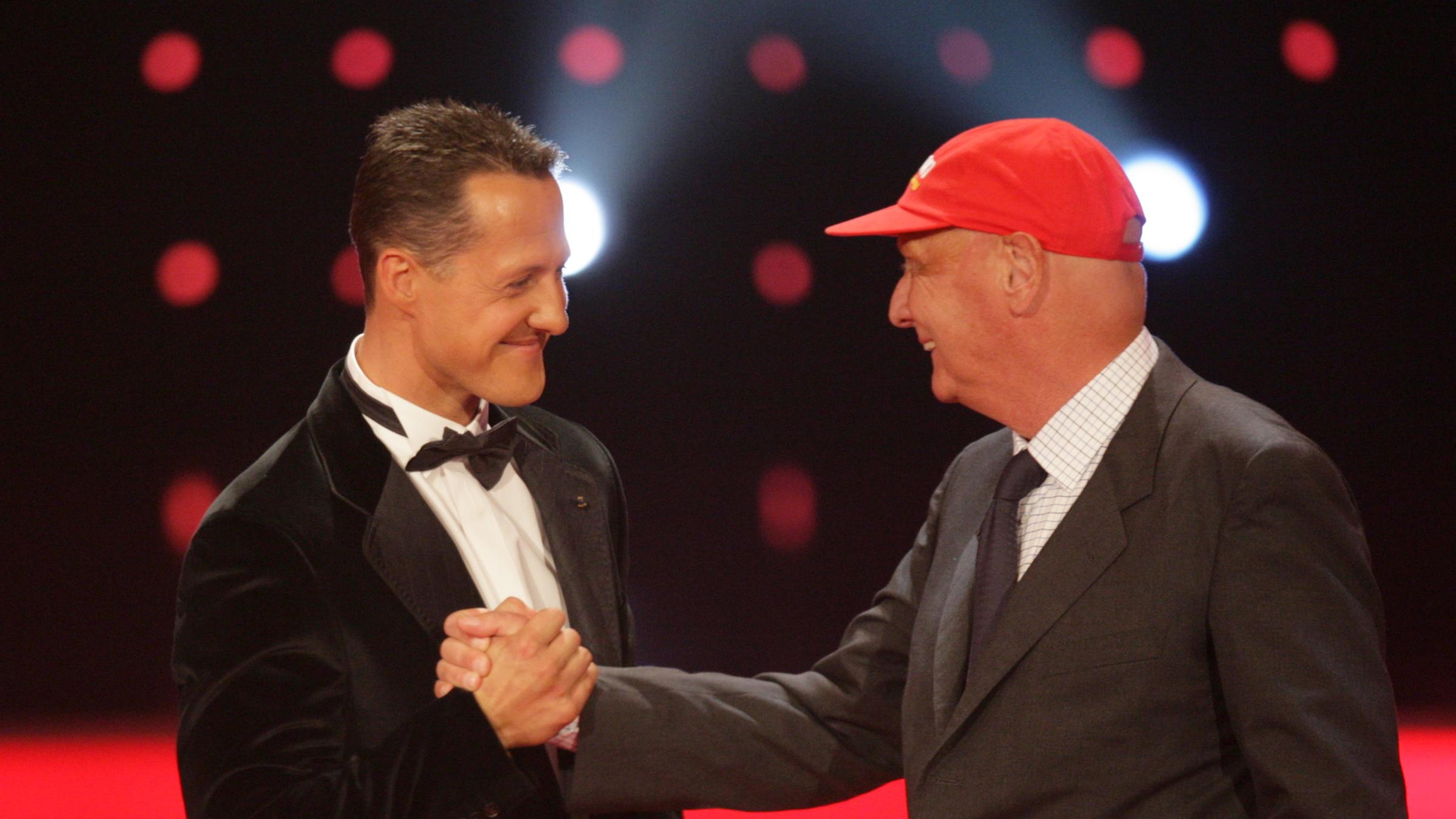 Niki Lauda (r.) im Jahr 2007 mit Michael Schumacher