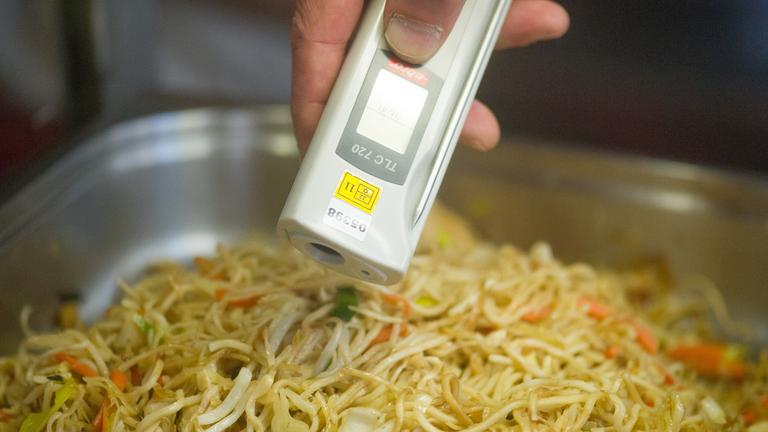 Lebensmittelkontrolle, Nudeln, Symbolfoto