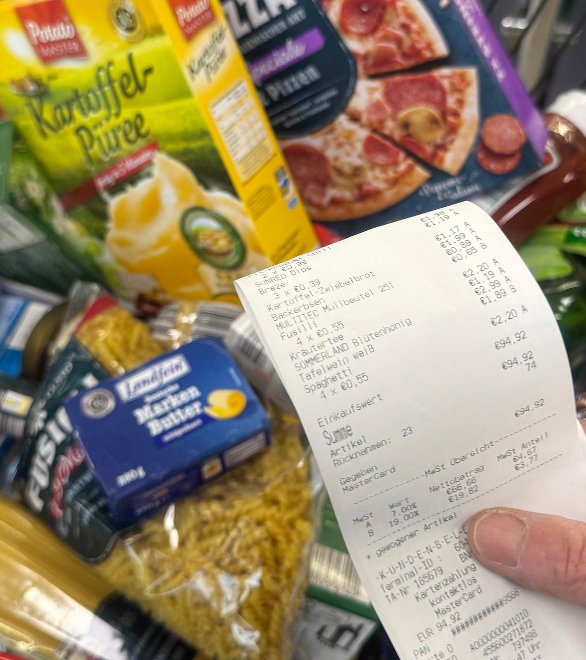 Lebensmittelpreise. Ein Blick auf den Kassenbon