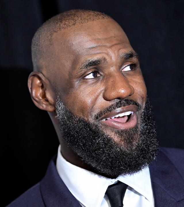 LeBron James lacht. 