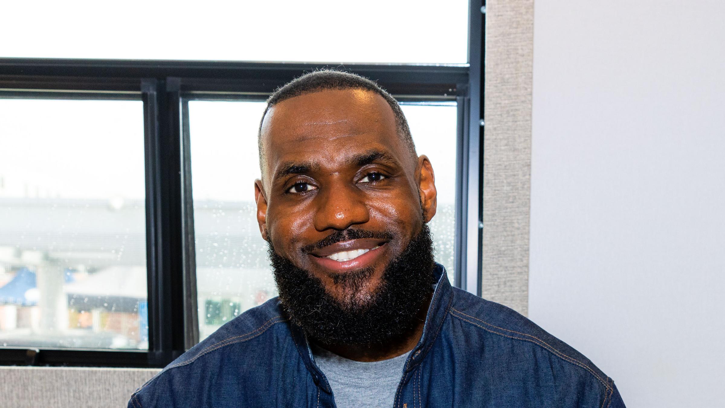 Basketball-Weltstar LeBron James mit eigener Ken-Puppe