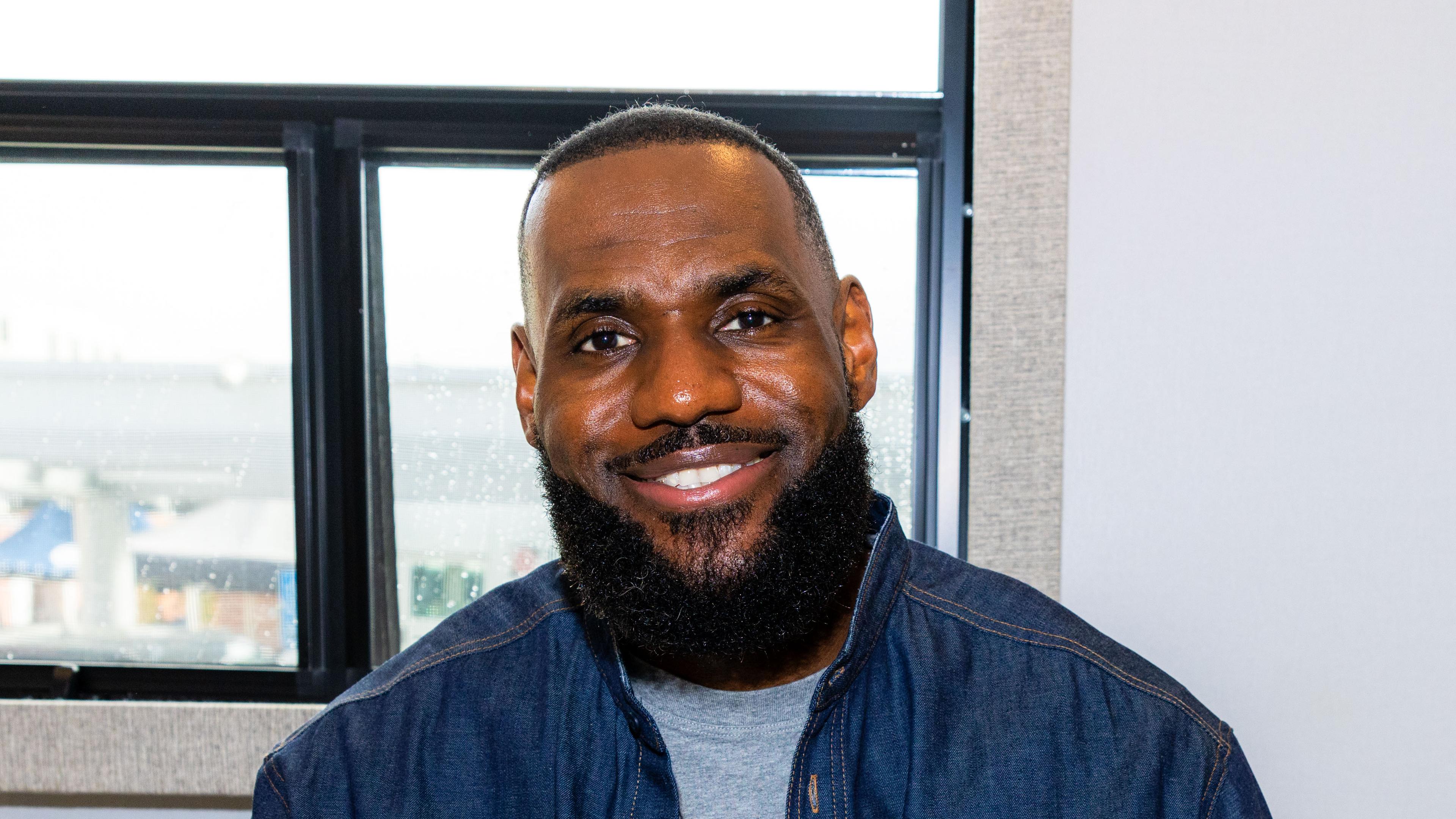 Basketball-Weltstar LeBron James mit eigener Ken-Puppe