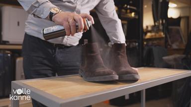 Lederschuhe die eingesprüht werden 