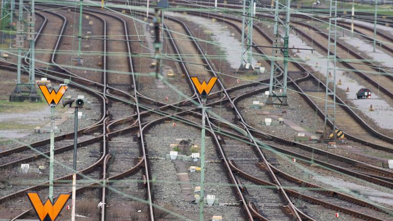 Leere Schienen, Symbolbild