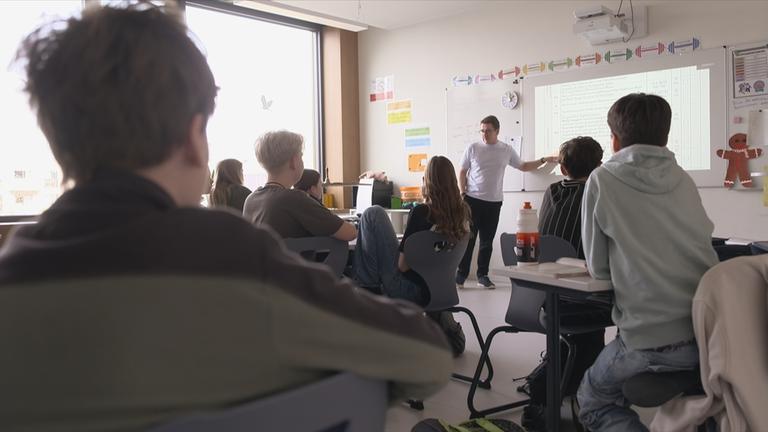 Lehrer vor einer Klasse