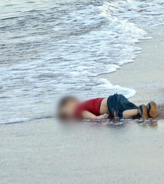 Leiche des syrischen Flüchtlingsjungen Aylan Kurdi, 2015