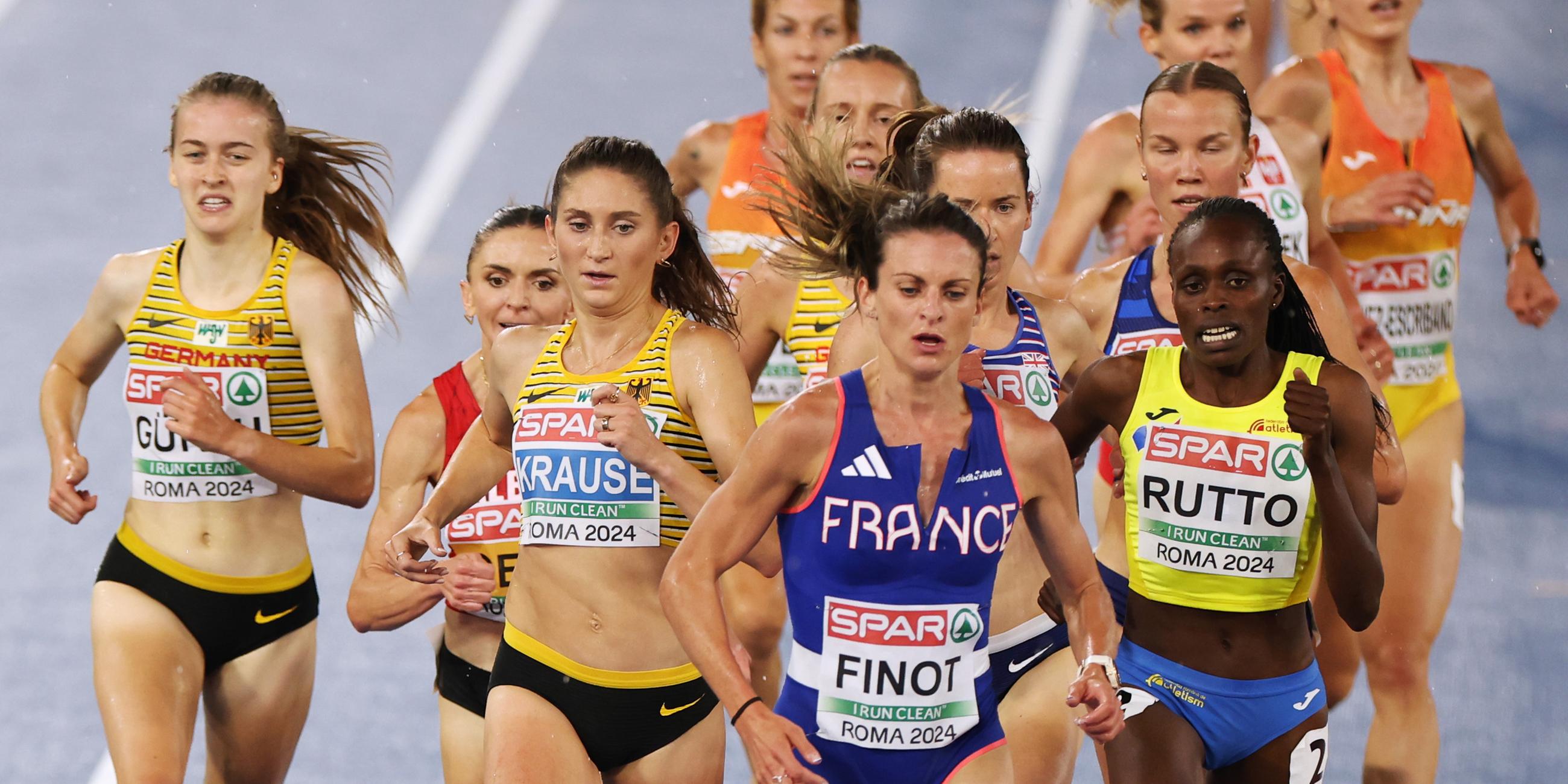 Leichtathletik: EM, Europameisterschaft: 3000 m Hindernis, Frauen, Finale : Gesa Felicitas Krause (3.v.l.) und Olivia Gürth (l) aus Deutschland in Aktion hinter Alice Pinot (vorne) aus Frankreich