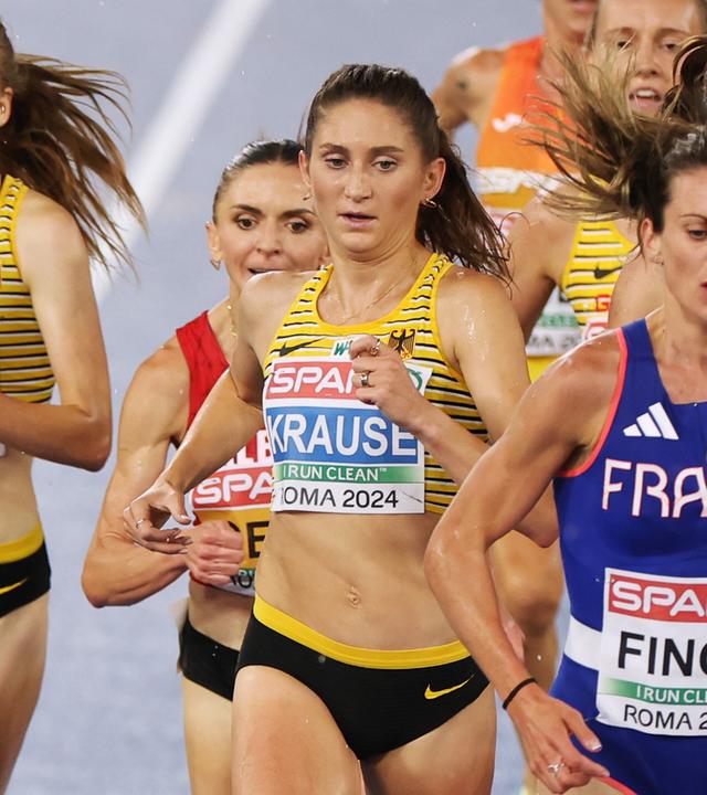 Leichtathletik: EM, Europameisterschaft: 3000 m Hindernis, Frauen, Finale : Gesa Felicitas Krause (3.v.l.) und Olivia Gürth (l) aus Deutschland in Aktion hinter Alice Pinot (vorne) aus Frankreich