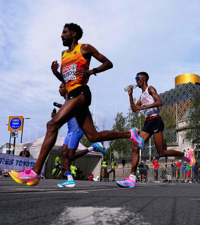 Amanal Petros führt das Marathon-Feld bei der EM in Birmingham an.