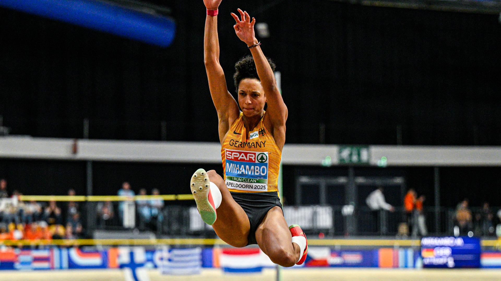 Malaika Mihambo in Aktion bei ihrem Sprung.